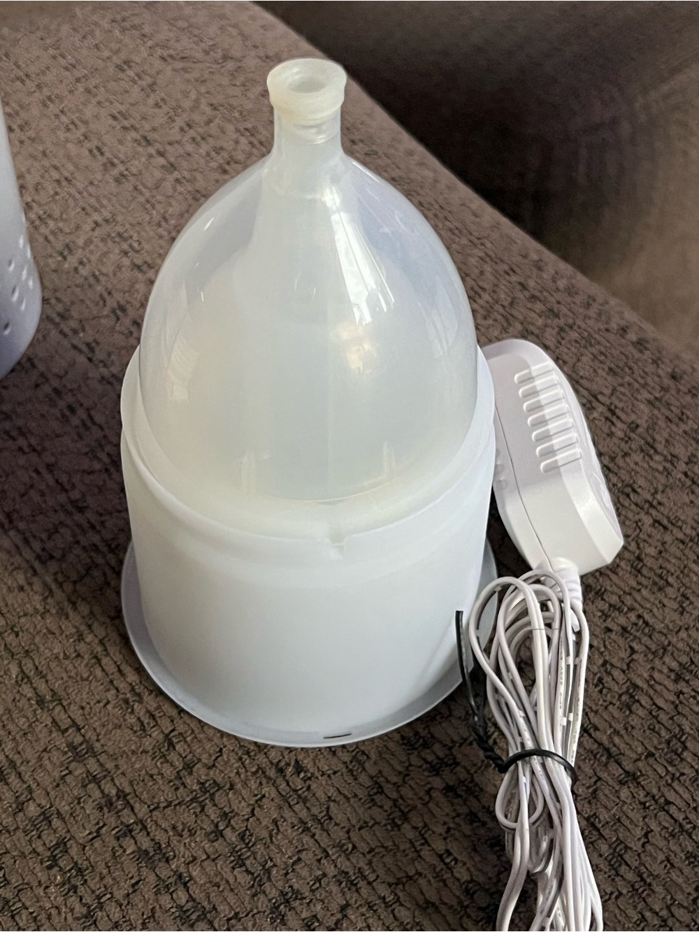 Escents Ultrasonic Essential Oil Diffuser White Ceramic Cover Aromatherapy - Picture 4 of 9